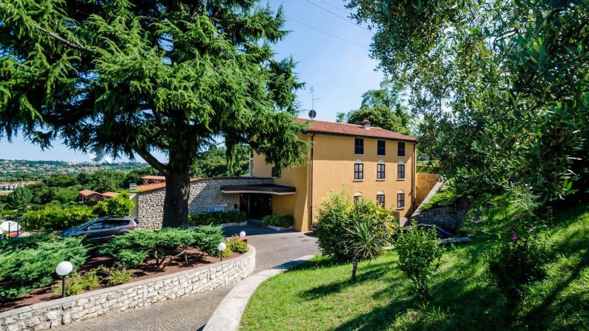 Hotel Belvedere Manerba del Garda 3*,  İtalya