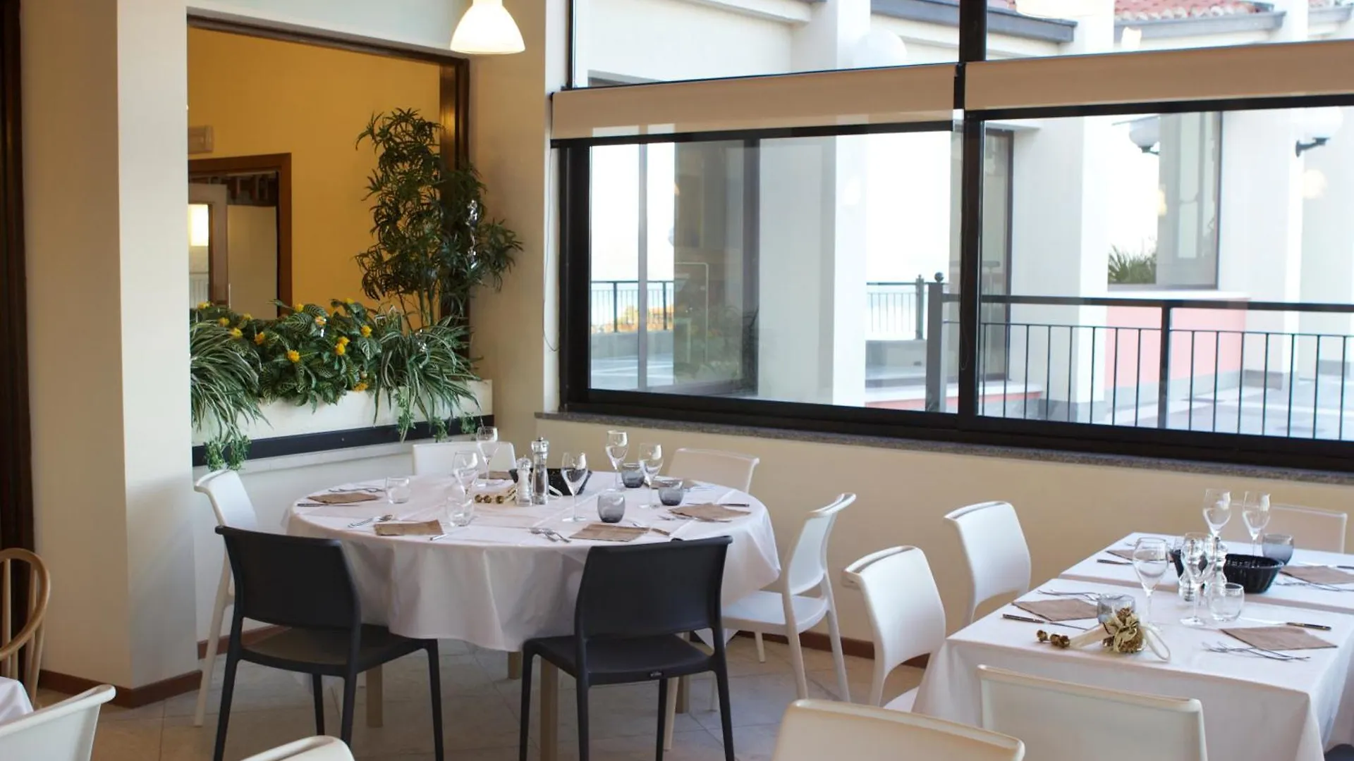 Hotel Belvedere Manerba del Garda 3*,  Italia